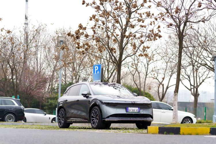 Used Zeekr 7X 2025 100 kWh Long-Range Rear-Wheel Drive with Intelligent Driving Features Exterior 2