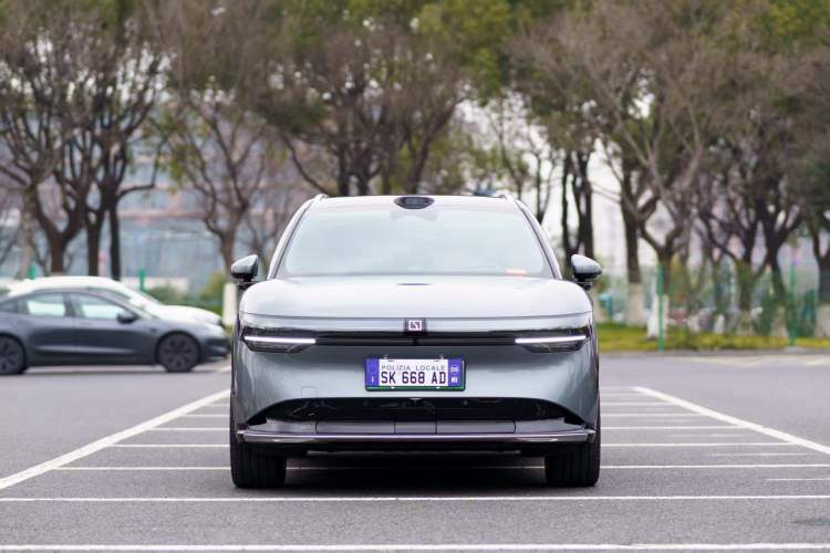 Used Zeekr 7X 2025 100 kWh Long-Range Rear-Wheel Drive with Intelligent Driving Features Exterior 2