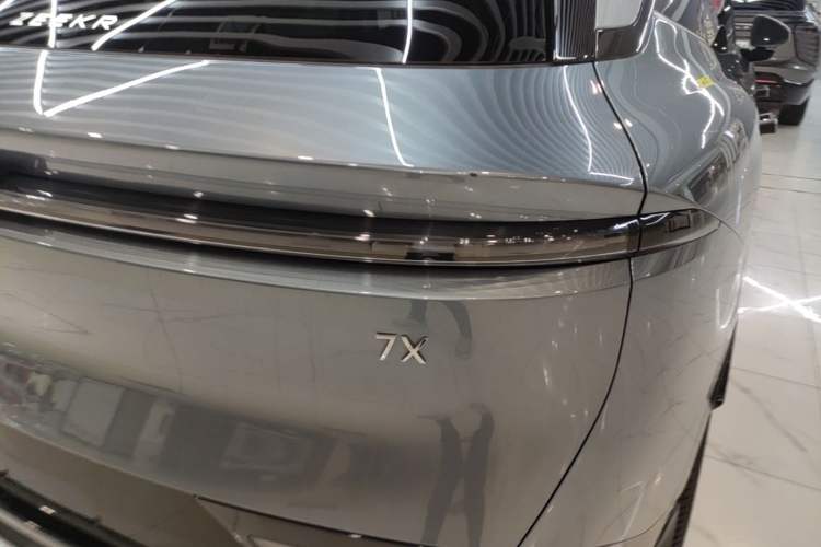 Used Zeekr 7X 2025 100kWh Long-Range All-Wheel Drive Intelligent Driving Version Exterior 3