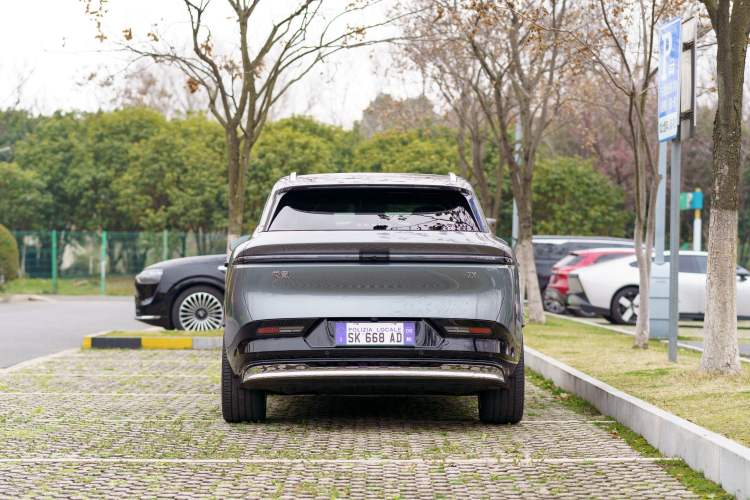 Used Zeekr 7X 2025 100 kWh Long-Range Rear-Wheel Drive with Intelligent Driving Features Exterior 4