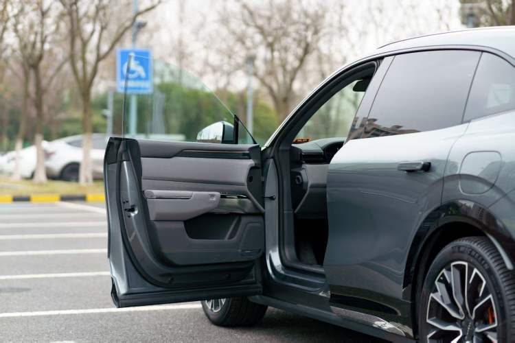 Used Zeekr 7X 2025 100 kWh Long-Range Rear-Wheel Drive with Intelligent Driving Features Exterior 8