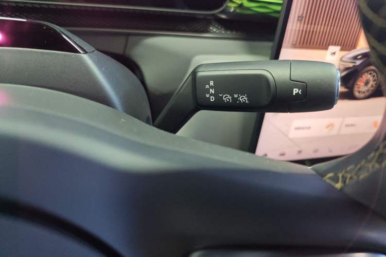 Used Zeekr 7X 2025 100 kWh Long-Range Rear-Wheel Drive with Intelligent Driving Features Gear Lever