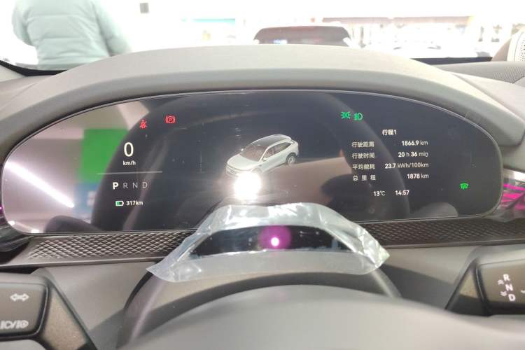 Used Zeekr 7X 2025 100 kWh Long-Range Rear-Wheel Drive with Intelligent Driving Features Instrument Cluster