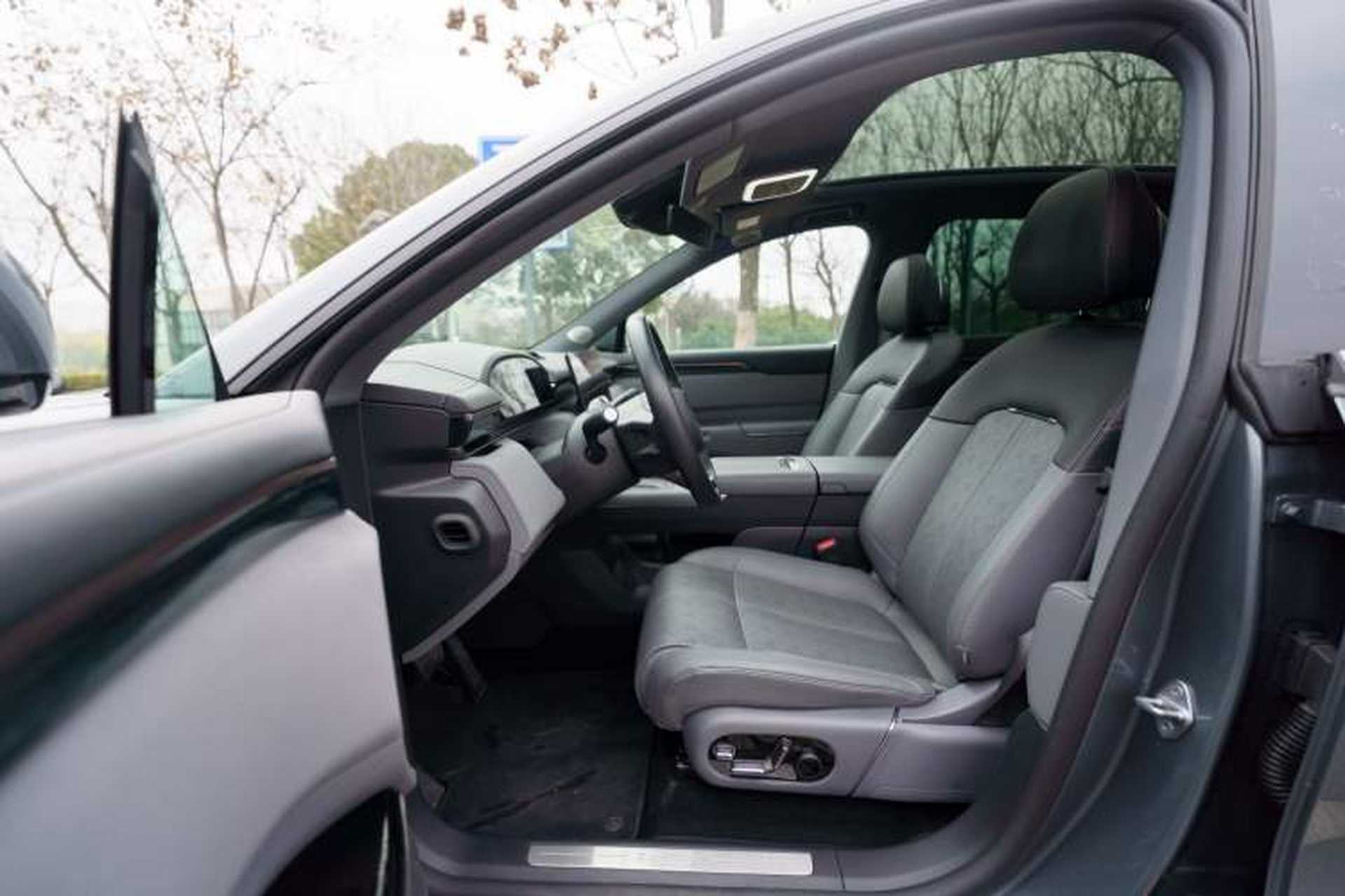Used Zeekr 7X 2025 100 kWh Long-Range Rear-Wheel Drive with Intelligent Driving Features Interior 2