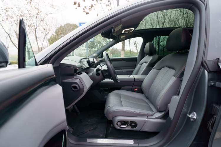 Used Zeekr 7X 2025 100 kWh Long-Range Rear-Wheel Drive with Intelligent Driving Features Interior 2