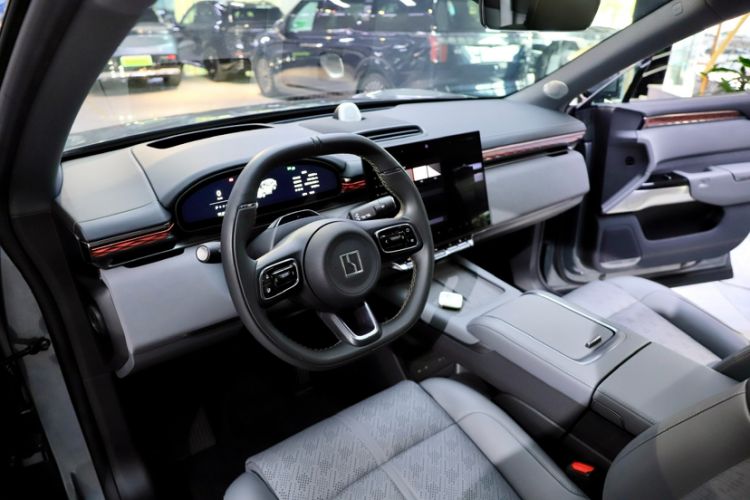 Used Zeekr 7X 2025 100 kWh Long-Range Rear-Wheel Drive with Intelligent Driving Features Interior 3