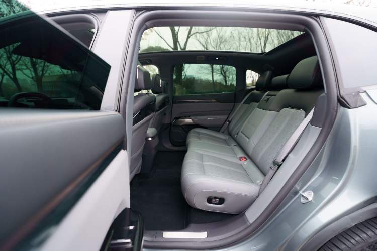 Used Zeekr 7X 2025 100 kWh Long-Range Rear-Wheel Drive with Intelligent Driving Features Interior 4