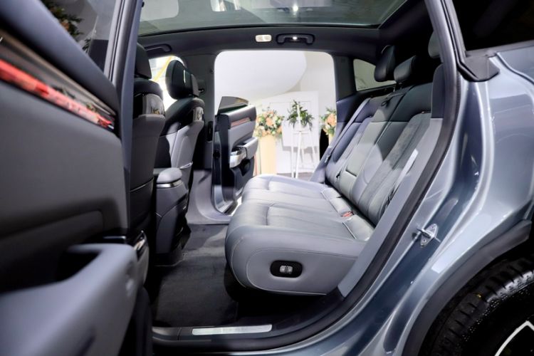 Used Zeekr 7X 2025 100 kWh Long-Range Rear-Wheel Drive with Intelligent Driving Features Interior 6