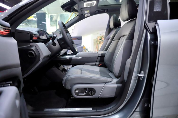 Used Zeekr 7X 2025 100 kWh Long-Range Rear-Wheel Drive with Intelligent Driving Features Interior 9
