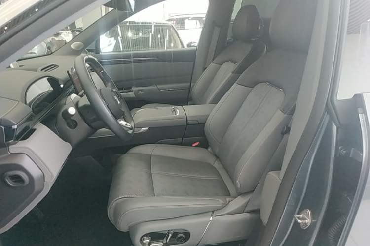 Used Zeekr 7X 2025 100 kWh Long-Range Rear-Wheel Drive with Intelligent Driving Features Left Front Seat