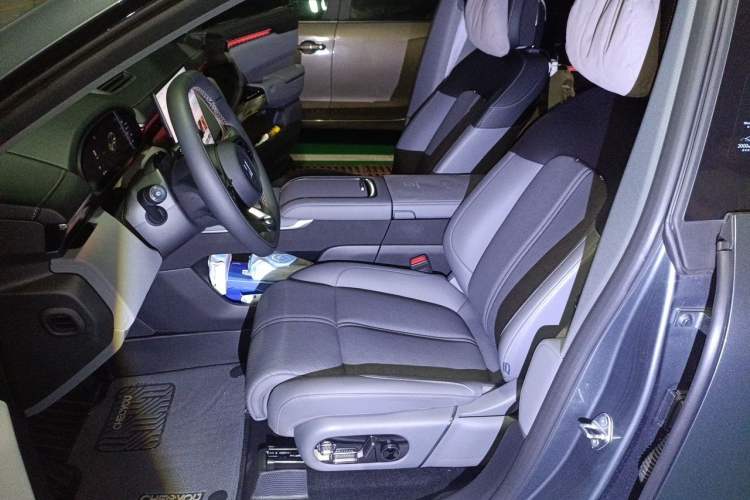 Used Zeekr 7X 2025 100 kWh Long-Range Rear-Wheel Drive with Intelligent Driving Features Left Front Seat