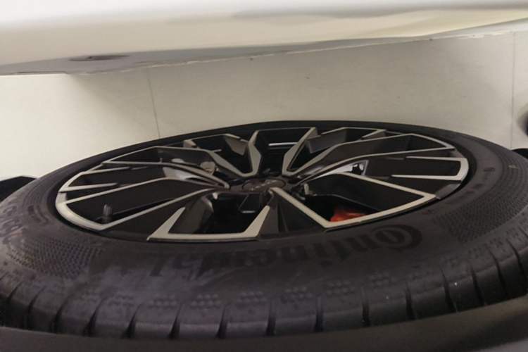 Used Zeekr 7X 2025 100kWh Long-Range All-Wheel Drive Intelligent Driving Version Left Front Wheel Hub