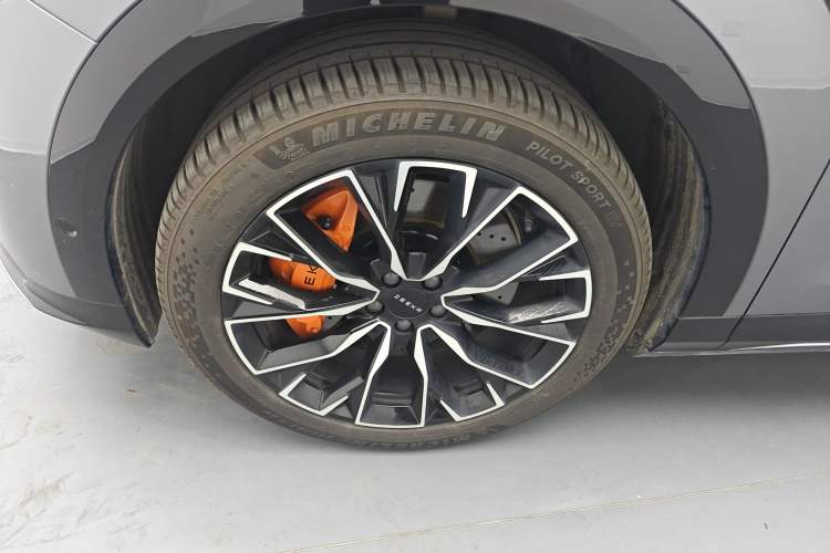 Used Zeekr 7X 2025 100 kWh Long-Range Rear-Wheel Drive with Intelligent Driving Features Left Front Wheel Hub