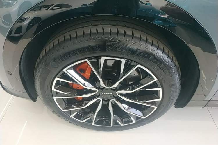 Used Zeekr 7X 2025 100 kWh Long-Range Rear-Wheel Drive with Intelligent Driving Features Left Front Wheel Hub
