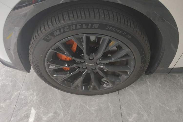 Used Zeekr 7X 2025 100kWh Long-Range All-Wheel Drive Intelligent Driving Version Left Front Wheel Hub