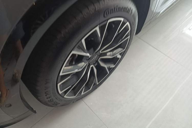 Used Zeekr 7X 2025 75 kWh Rear-Wheel Drive Intelligent Driving Version Left Front Wheel Hub