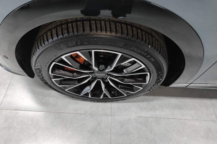 Used Zeekr 7X 2025 75 kWh Rear-Wheel Drive Intelligent Driving Version Left Front Wheel Hub