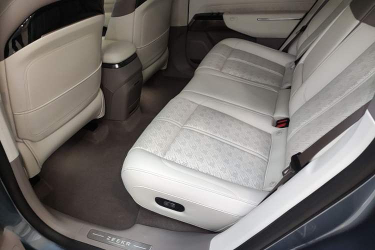 Used Zeekr 7X 2025 100kWh Long-Range All-Wheel Drive Intelligent Driving Version Left Rear Seat