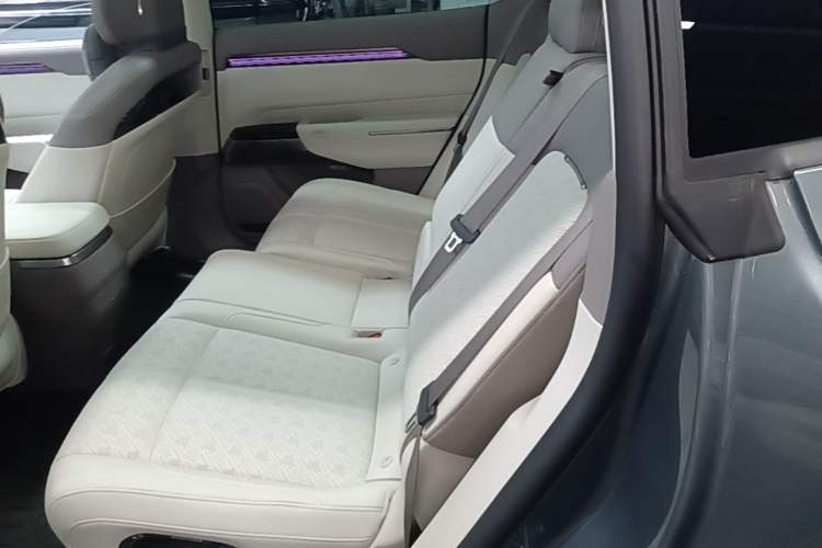 Used Zeekr 7X 2025 100kWh Long-Range All-Wheel Drive Intelligent Driving Version Left Rear Seat