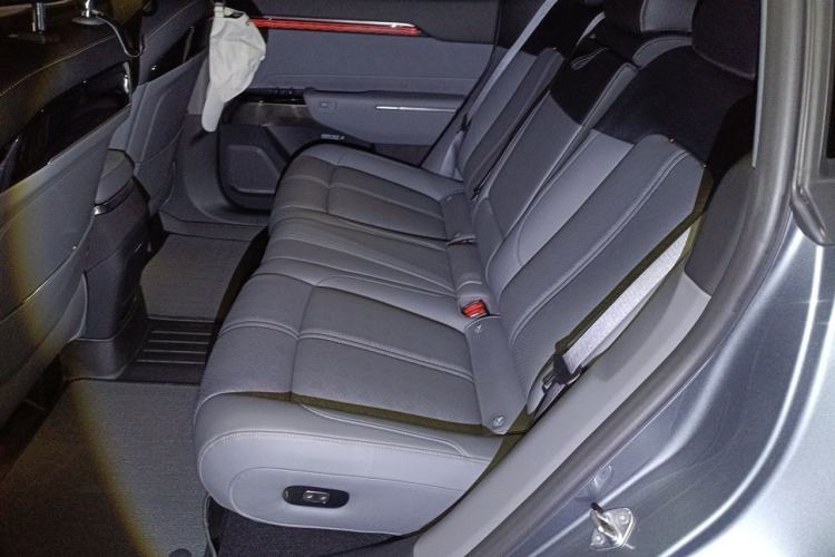Used Zeekr 7X 2025 100 kWh Long-Range Rear-Wheel Drive with Intelligent Driving Features Left Rear Seat