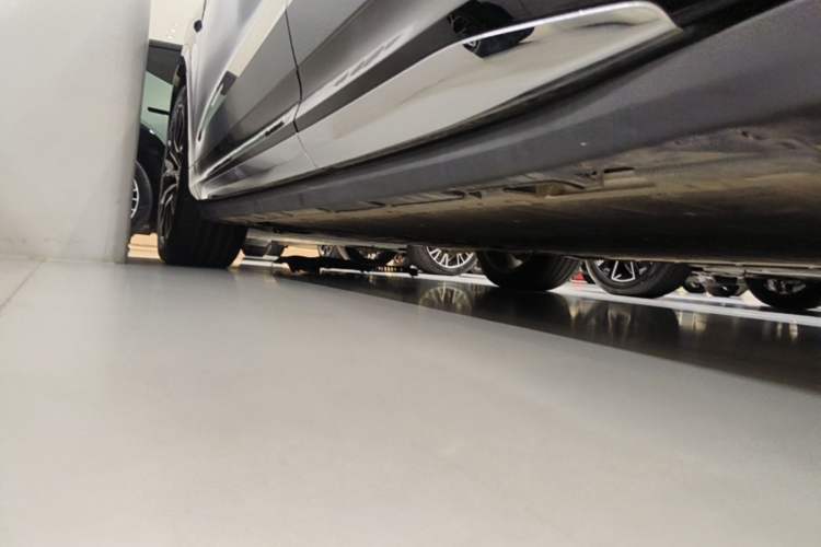 Used Zeekr 7X 2025 100kWh Long-Range All-Wheel Drive Intelligent Driving Version Left Side Sill