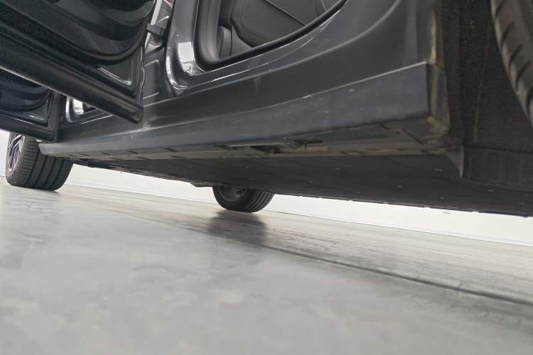 Used Zeekr 7X 2025 100 kWh Long-Range Rear-Wheel Drive with Intelligent Driving Features Left Side Sill