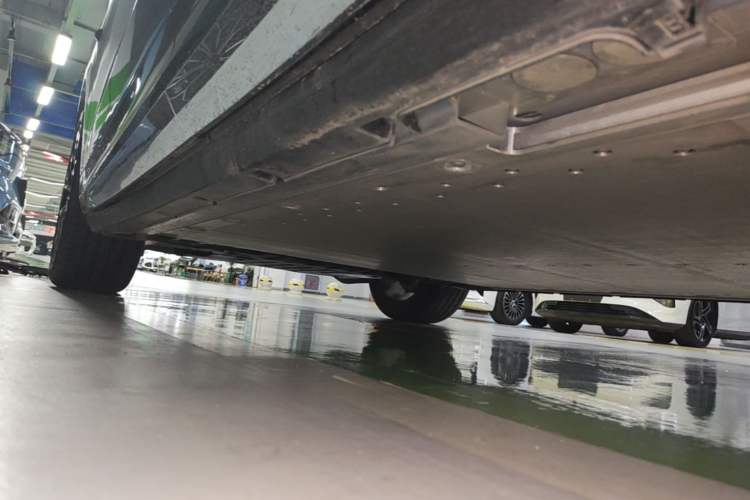 Used Zeekr 7X 2025 75 kWh Rear-Wheel Drive Intelligent Driving Version Left Side Sill