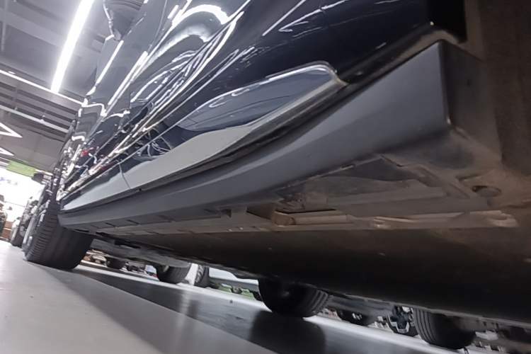 Used Zeekr 7X 2025 100kWh Long-Range All-Wheel Drive Intelligent Driving Version Left Side Sill