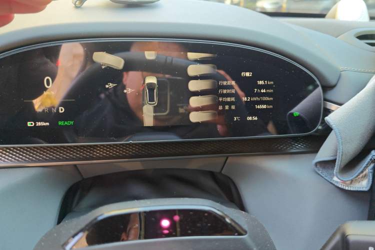 Used Zeekr 7X 2025 75 kWh Rear-Wheel Drive Intelligent Driving Version Odometer Close Up