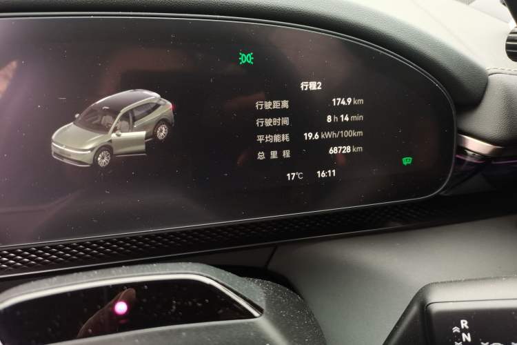 Used Zeekr 7X 2025 100 kWh Long-Range Rear-Wheel Drive with Intelligent Driving Features Odometer Close Up