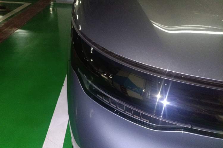 Used Zeekr 7X 2025 100 kWh Long-Range Rear-Wheel Drive with Intelligent Driving Features Right Front Headlight