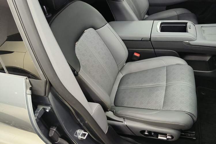 Used Zeekr 7X 2025 100kWh Long-Range All-Wheel Drive Intelligent Driving Version Right Front Seat