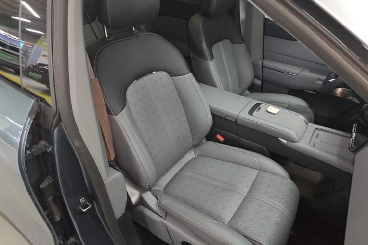 Used Zeekr 7X 2025 75 kWh Rear-Wheel Drive Intelligent Driving Version Right Front Seat