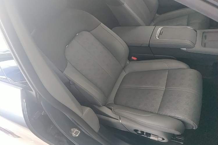 Used Zeekr 7X 2025 100 kWh Long-Range Rear-Wheel Drive with Intelligent Driving Features Right Front Seat