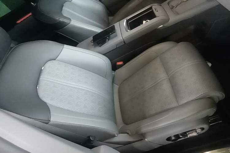 Used Zeekr 7X 2025 100 kWh Long-Range Rear-Wheel Drive with Intelligent Driving Features Right Front Seat