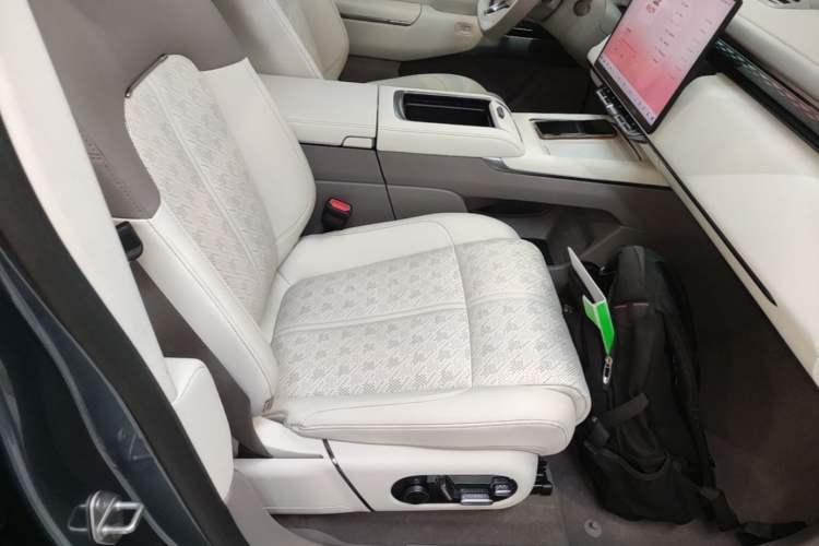Used Zeekr 7X 2025 100kWh Long-Range All-Wheel Drive Intelligent Driving Version Right Front Seat