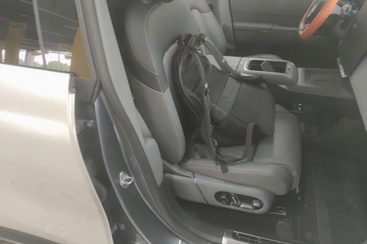 Used Zeekr 7X 2025 100kWh Long-Range All-Wheel Drive Intelligent Driving Version Right Front Seat