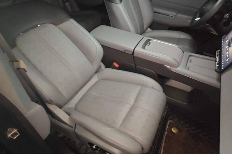 Used Zeekr 7X 2025 75 kWh Rear-Wheel Drive Intelligent Driving Version Right Front Seat