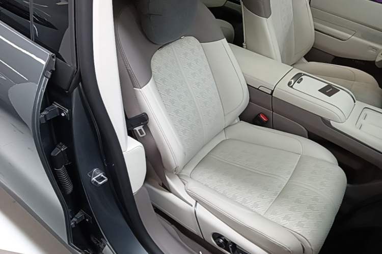 Used Zeekr 7X 2025 100kWh Long-Range All-Wheel Drive Intelligent Driving Version Right Front Seat