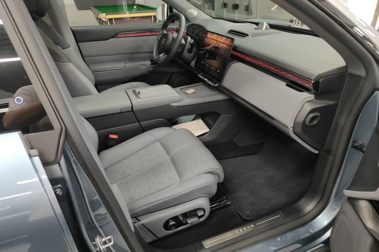 Used Zeekr 7X 2025 75 kWh Rear-Wheel Drive Intelligent Driving Version Right Front Seat