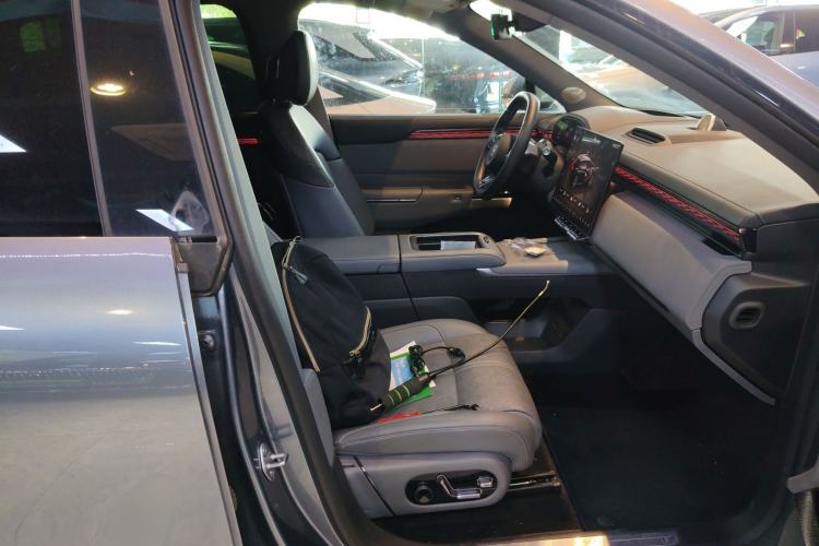 Used Zeekr 7X 2025 100 kWh Long-Range Rear-Wheel Drive with Intelligent Driving Features Right Front Seat