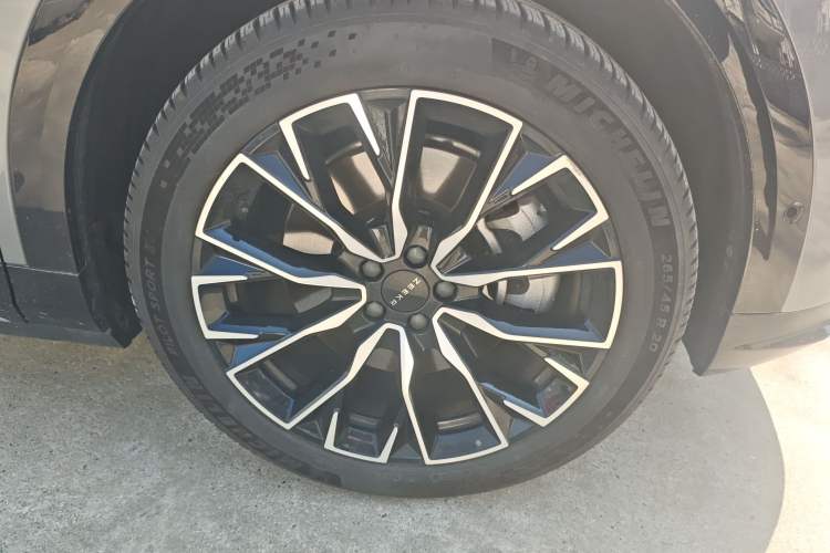 Used Zeekr 7X 2025 75 kWh Rear-Wheel Drive Intelligent Driving Version Right Front Wheel Hub