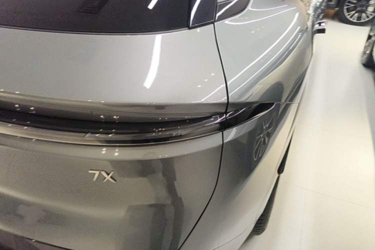 Used Zeekr 7X 2025 100kWh Long-Range All-Wheel Drive Intelligent Driving Version Right Rear Taillight