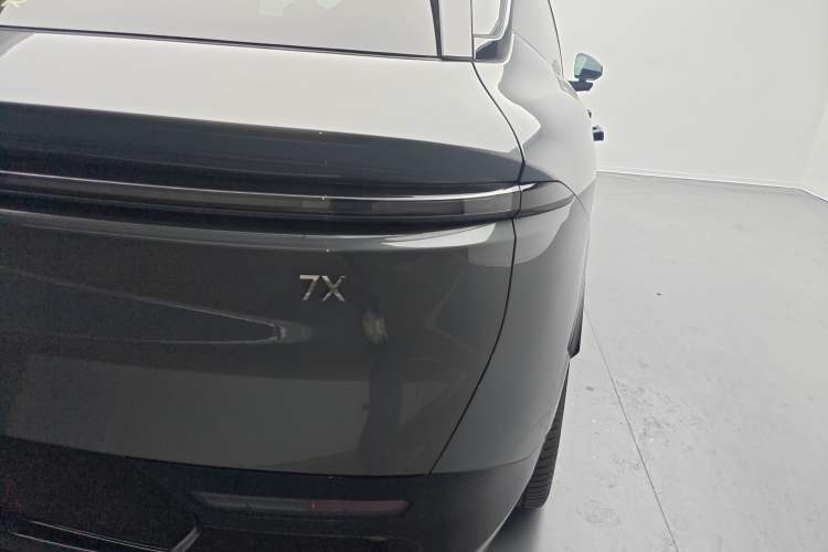 Used Zeekr 7X 2025 100 kWh Long-Range Rear-Wheel Drive with Intelligent Driving Features Right Rear Taillight