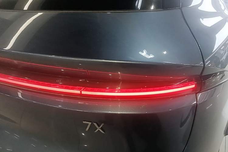 Used Zeekr 7X 2025 100 kWh Long-Range Rear-Wheel Drive with Intelligent Driving Features Right Rear Taillight