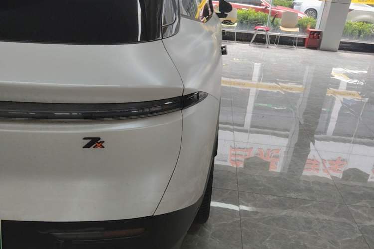 Used Zeekr 7X 2025 100kWh Long-Range All-Wheel Drive Intelligent Driving Version Right Rear Taillight