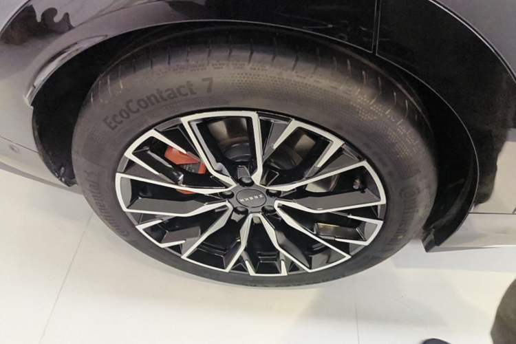 Used Zeekr 7X 2025 100kWh Long-Range All-Wheel Drive Intelligent Driving Version Right Rear Wheel Hub