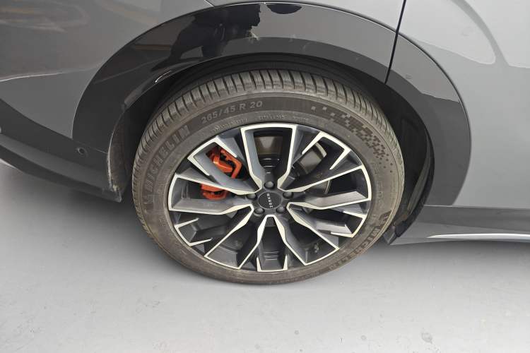 Used Zeekr 7X 2025 100 kWh Long-Range Rear-Wheel Drive with Intelligent Driving Features Right Rear Wheel Hub