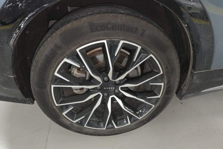 Used Zeekr 7X 2025 75 kWh Rear-Wheel Drive Intelligent Driving Version Right Rear Wheel Hub