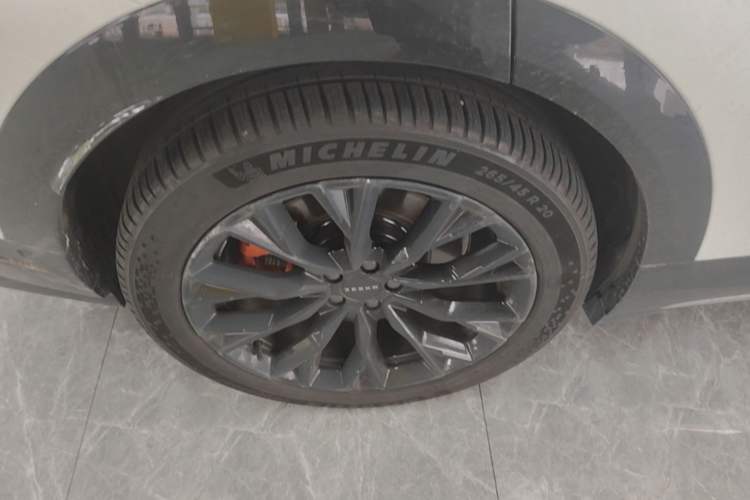Used Zeekr 7X 2025 100kWh Long-Range All-Wheel Drive Intelligent Driving Version Right Rear Wheel Hub
